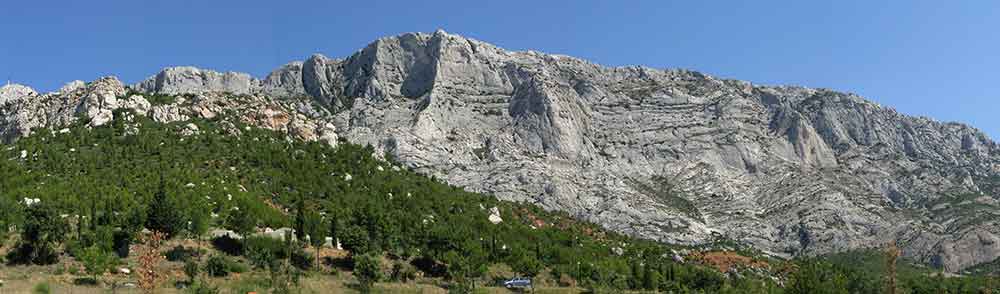 ARC HOTEL just two steps away from the mountain la Sainte Victoire